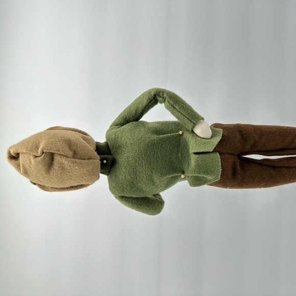 Byers’ Choice Retired Male Caroler - Picture 4 of 6